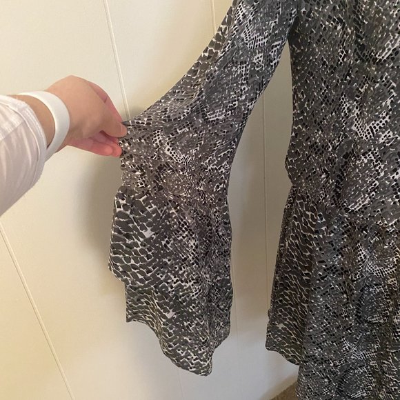 Parker NY Gray Snakeskin/Animal Print Double Bell Sleeve Blouson Dress Sz Medium - Picture 5 of 10